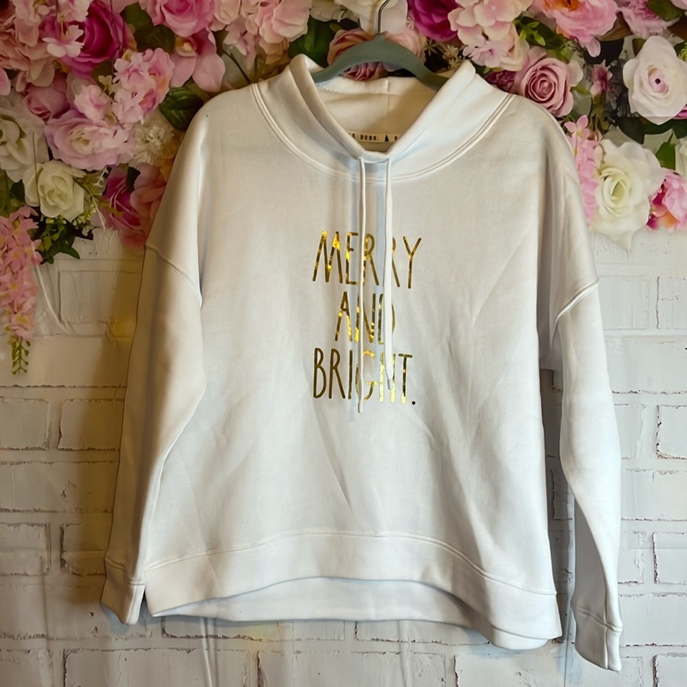 NWT RAE DUNN MERRY AND BRIGHT CHRISTMAS DRAWSTRING NECK SWEAT SHIRT MEDIUM